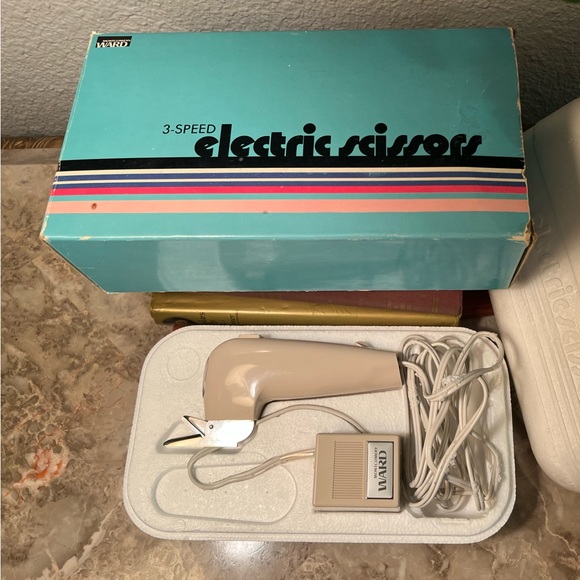 Montgomery Ward Electric 3 Speed Scissors Sewing Automatic VTG Rare MCM - Picture 1 of 7